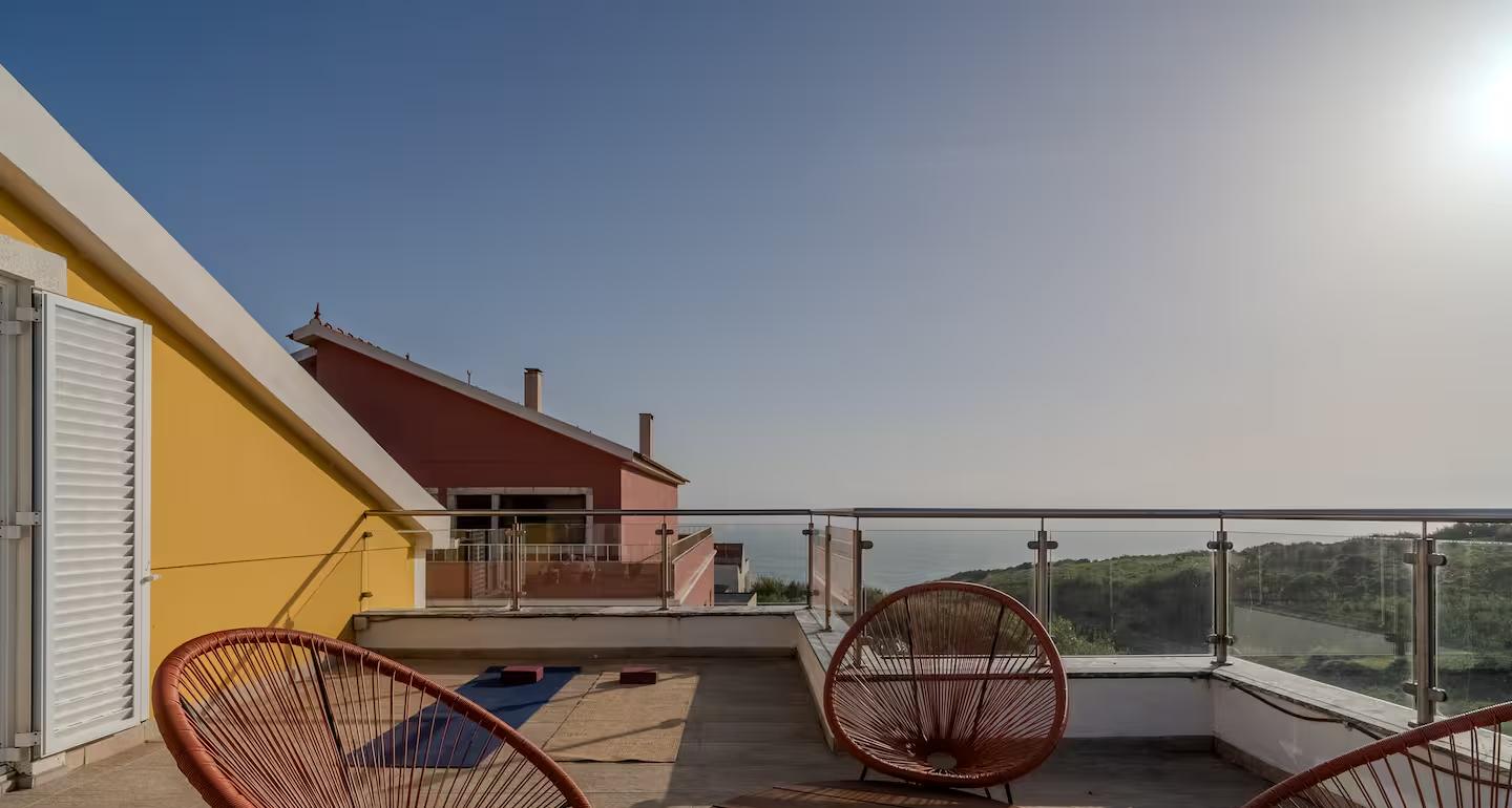Roof terrace facing the ocean